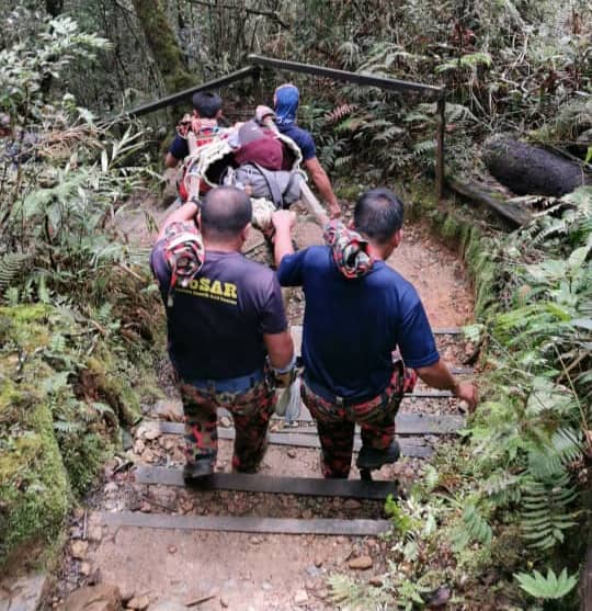 Pendaki wanita diserang gastrik, selamat dibawa turun dari Gunung Kinabalu