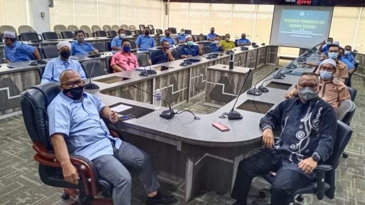 27  Pengerusi JPKK di Labuan terima kenaikkan elaun mula Januari 2022