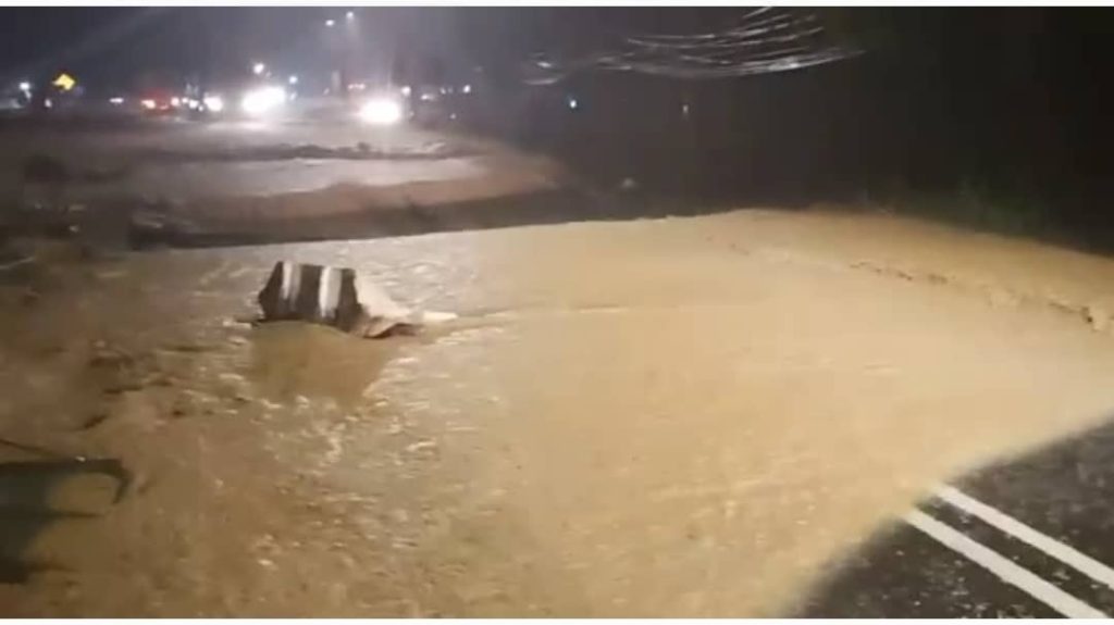 Riverside Ranau TERKINI: Jalan utama Ranau-Sandakan, dekat Riverside Mart, terputus ...